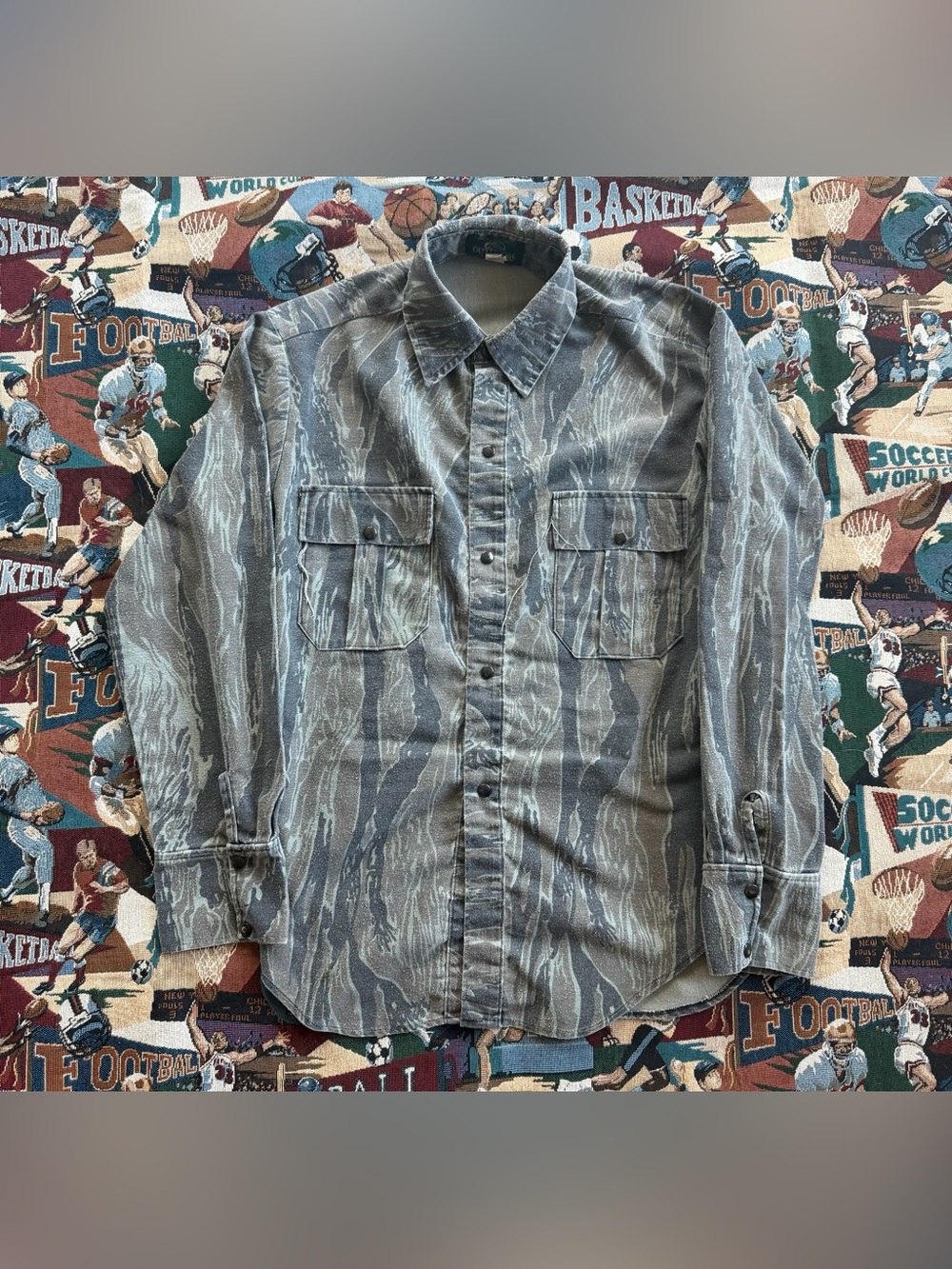Men’s Bass Pro Outdoors Green Camo Button Up Light Shirt Jacket